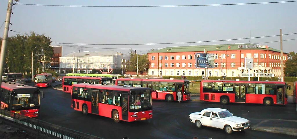 Компрессорный казань автобус. Автобусы Казань 2000. Компрессорный завод Казань остановка. Автобусы 2000 годов. Остановки автобусов на компрессорном Казань.