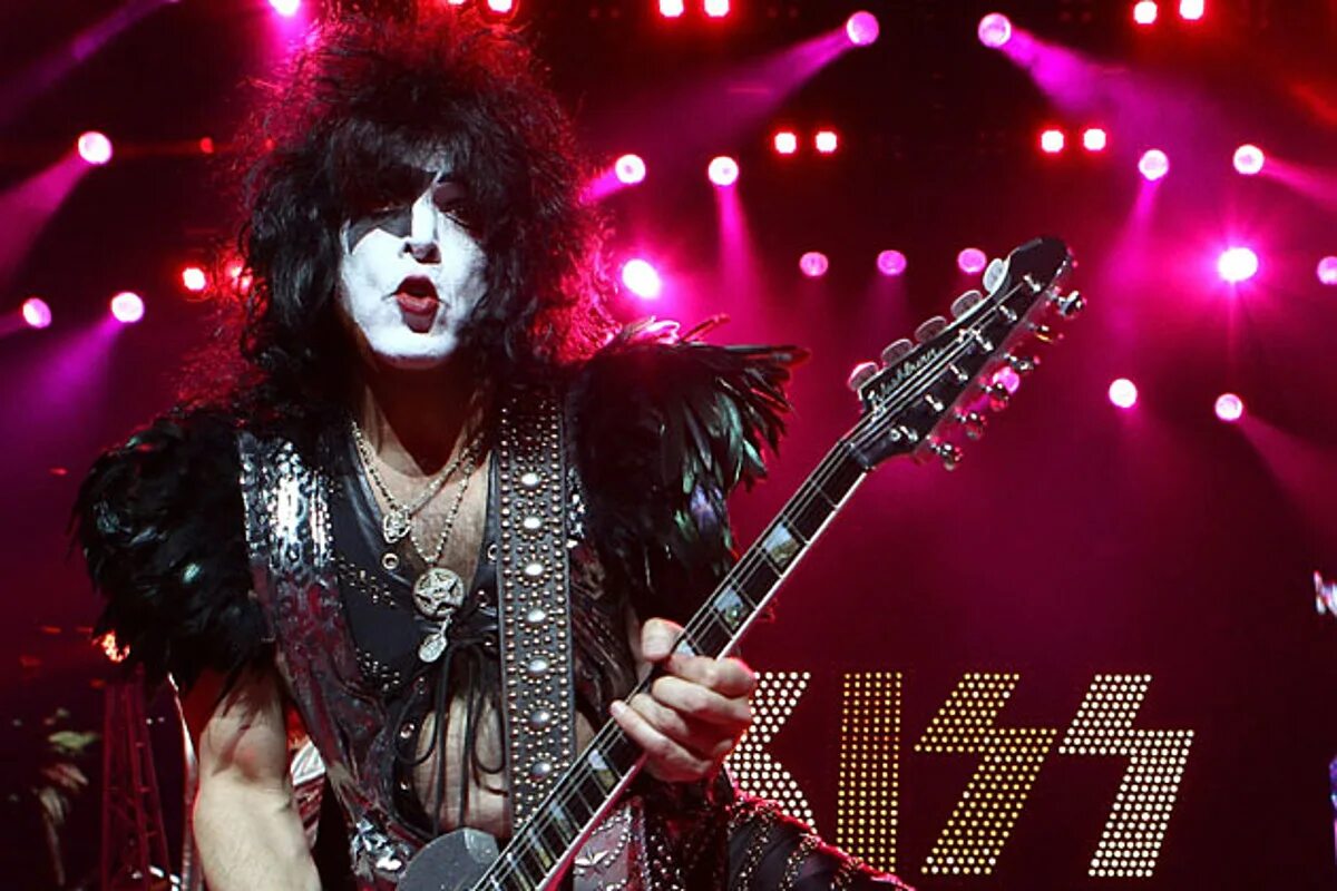 Kiss пол стэнли. Paul stanley пол стэнли. Солист группы кисс пол стэнли. Kiss пол стэнли. Пол стэнли кисс.