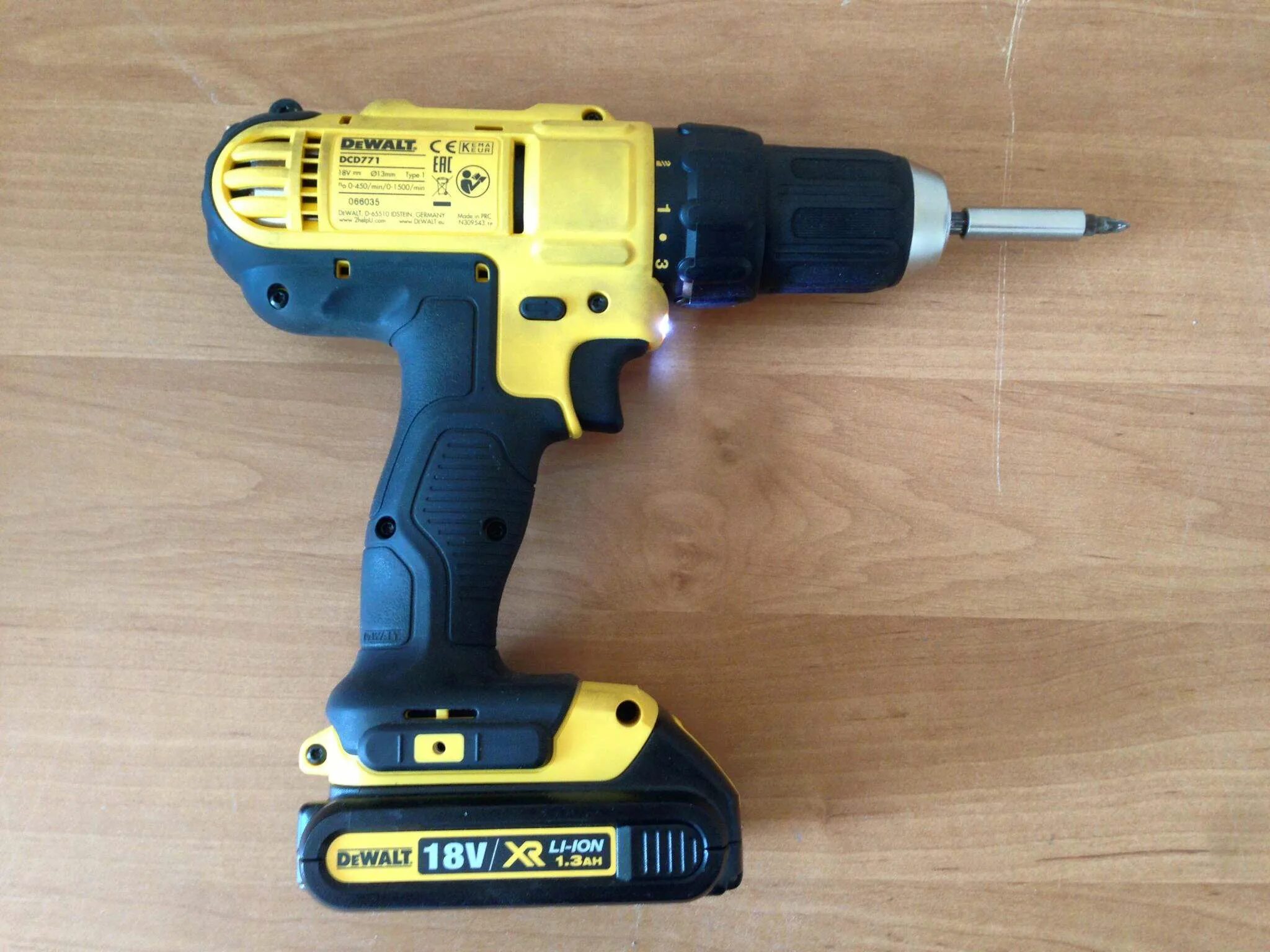 Шуруповерт аккумуляторный DEWALT dcd771. Шуруповерт ДЕВОЛТ 771. DCD 771 c2. Шуруповёрт аккумуляторный ДЕВОЛТ dcd777s2t.