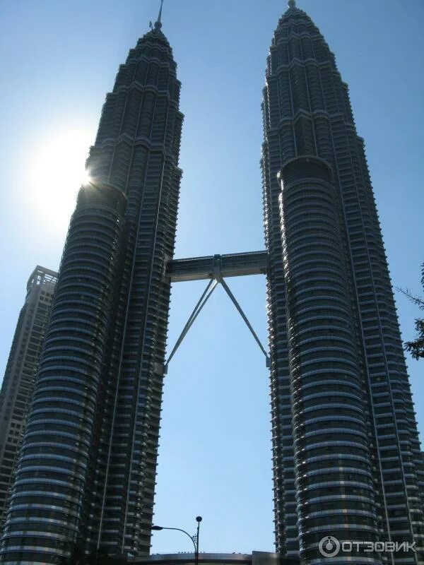 Початок 2. Башни Петронас Куала-Лумпур. Башни кукурузы в Малайзии. Две башни в СПБ. Покажи самую высокую башню кукурузы.