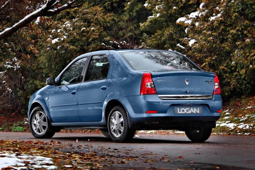 Рено логан 1.6 8 клапанов бу. Рено логан 1. saipa логан. renault logan 1 поколения. рено логан первое поколение.