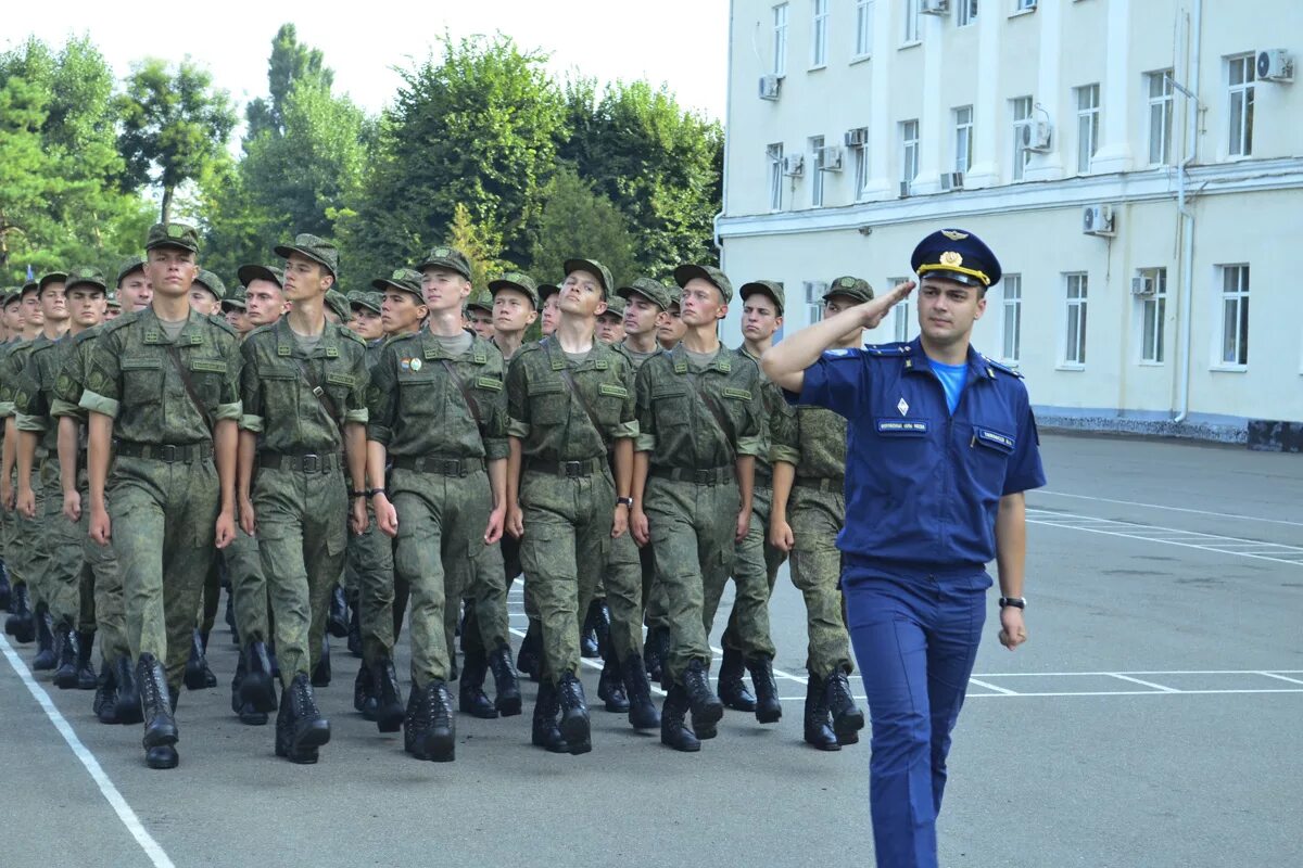 Высшее военное авиационное училище. Краснодарское летное училище имени Серова. Краснодарское военное летное училище. Краснодар военное училище летчиков. Краснодарское высшее военное авиационное училище курсанты.