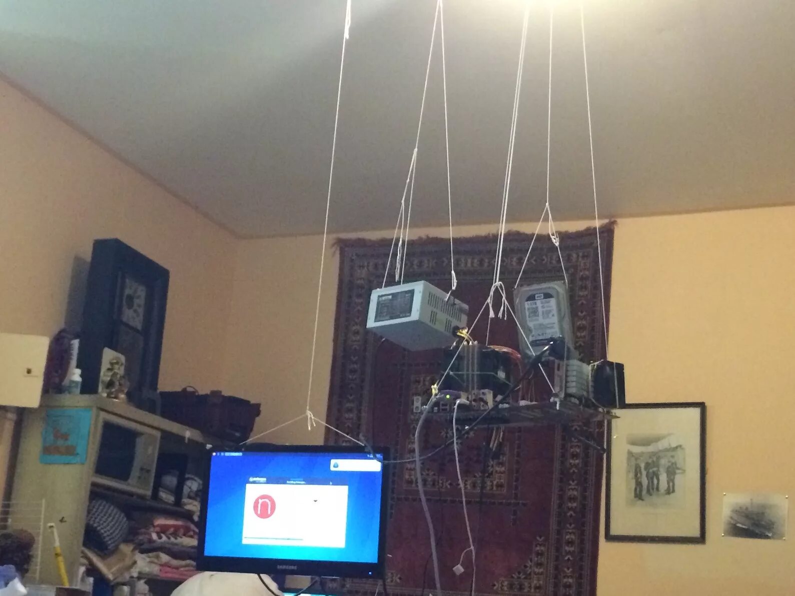 Computer hanged. Картинки про висячий комп. фото вашего геймерского места. фото на рабочий стол компьютера современные. computer is hanging up.