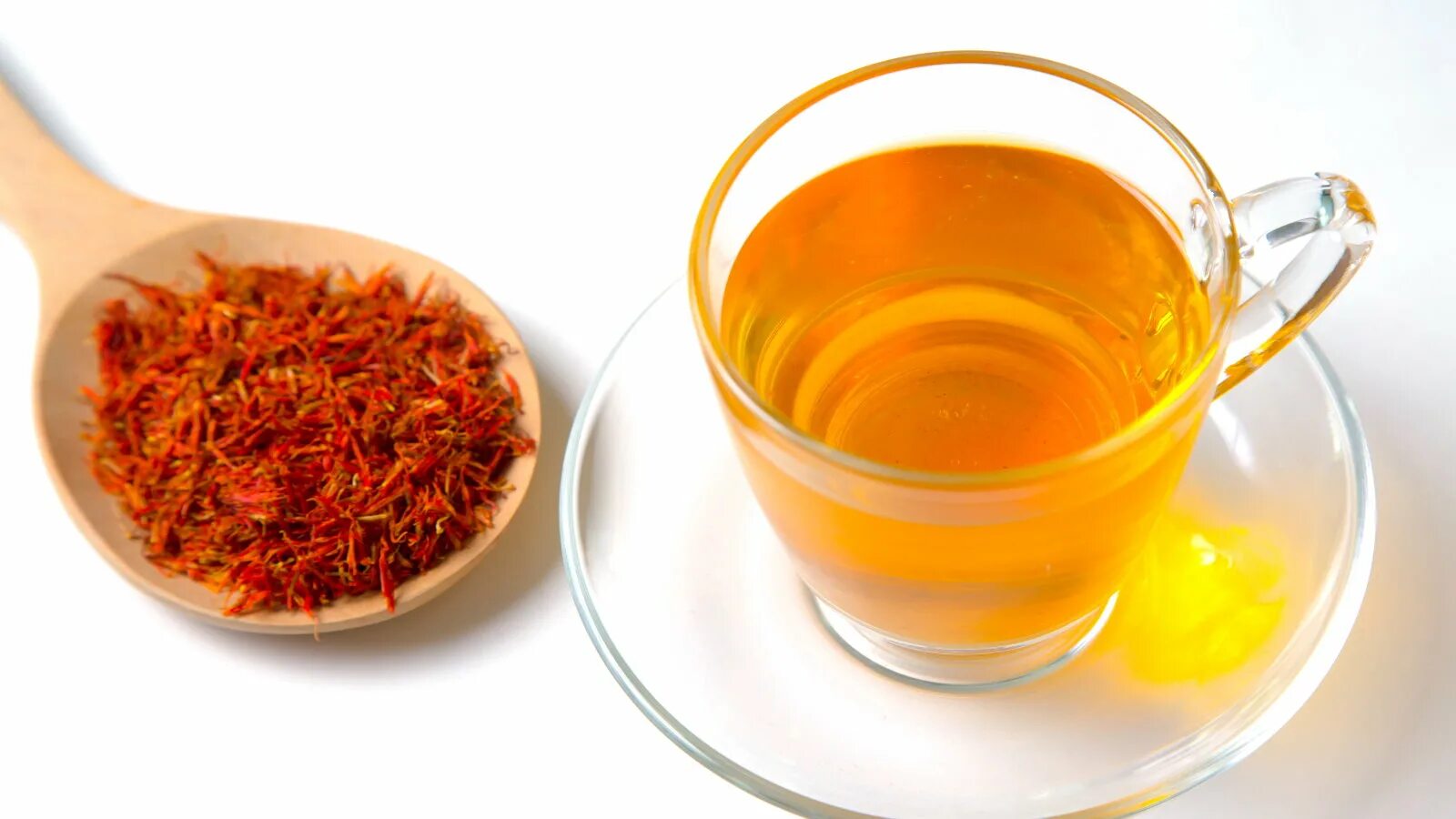 Шафран чай. Настой шафрана. Чай из шафрана. Иранский чай с шафраном.