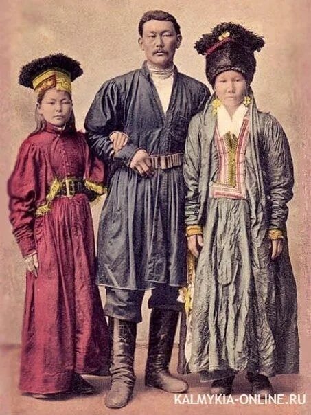 Калмыки одежда. Народы россии в 18 веке народы калмыки. калмыкнациональная одежда калмыков. национальная одежда калмыков. мужской национальный костюм калмыков.
