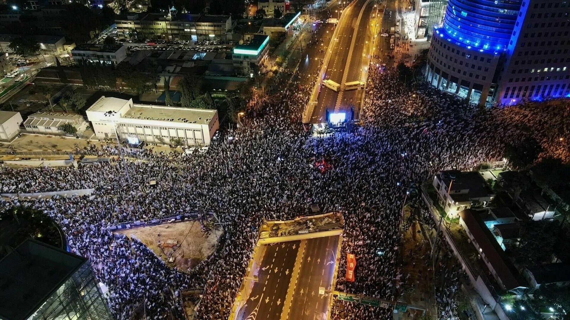 Протесты в Израиле 2023. Протесты в Тель Авиве. 10 Тысяч человек.