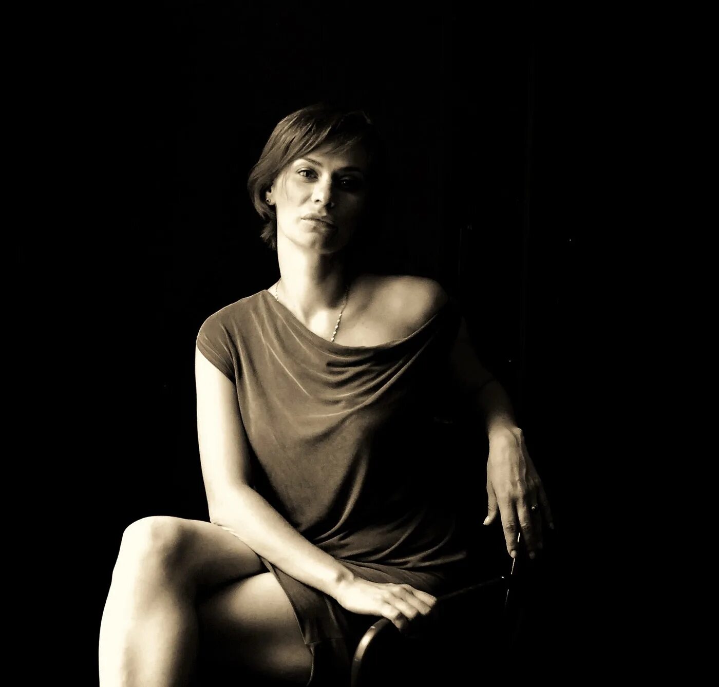 Кажется вздорным черное белым. Слова песни черное белым белое черным. Кажется вздорным черное белым. Часто простое кажется вздорным. Кажется вздорным черное белым.