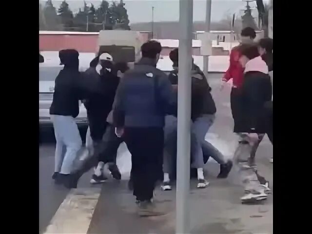Боксер заступился за мальчика. Боксер заступился за мальчика. Боксер заступился за мальчика. Как ушатать с одного удара высокого. Боксер заступился за мальчика.