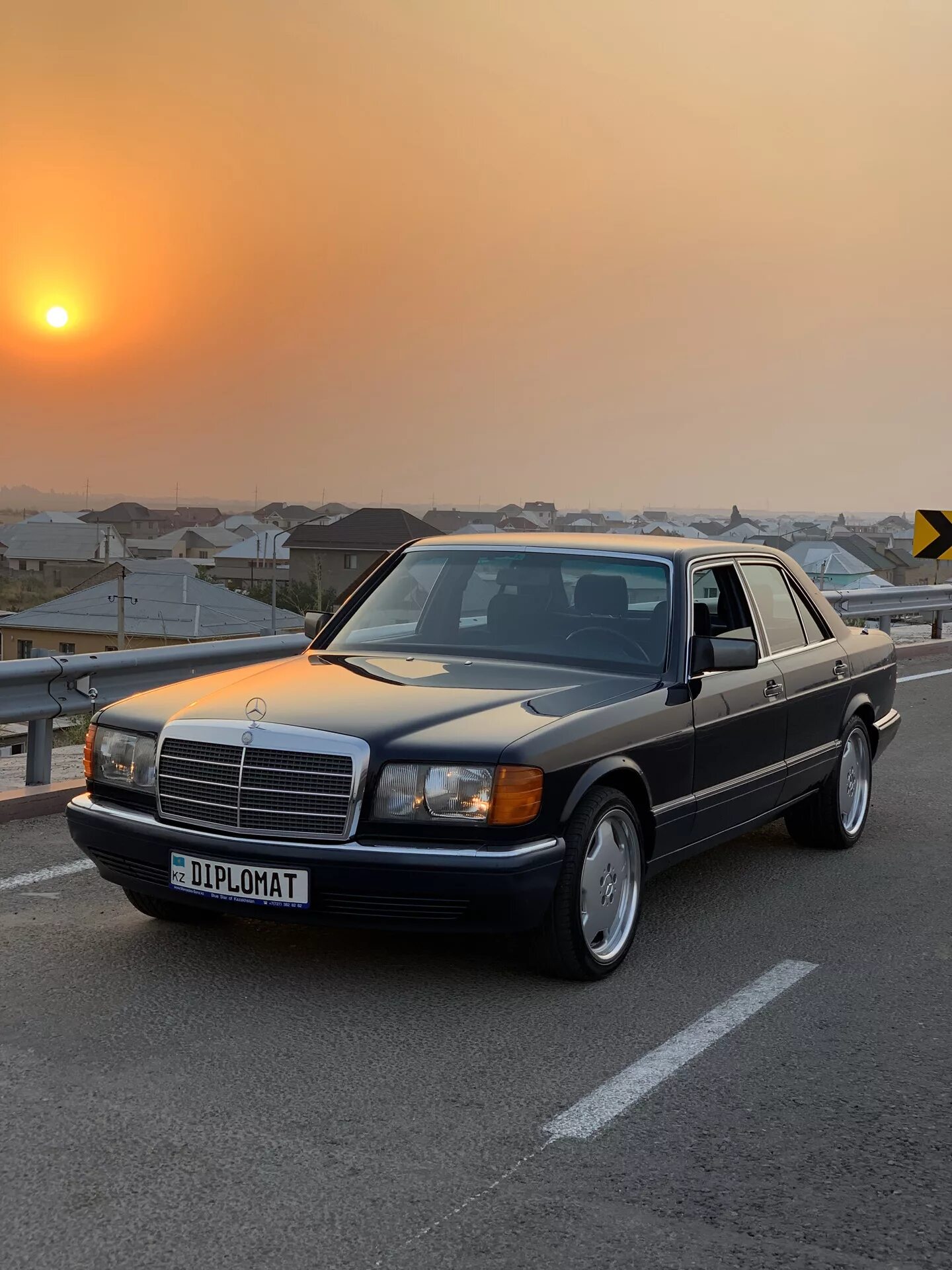 Купить старый мерседес. Mercedes-Benz w126. Мерседес Бенц w126. Mercedes Benz s class w126. Мерседес 126 дипломат.