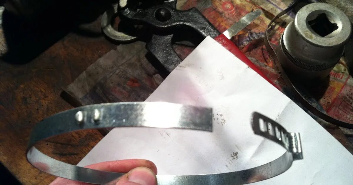 червячный хомут на пыльник шруса ваз 2110. как затянуть хомут на пыльник шруса. хомуты пыльника шруса accord 7. хомут пыльника шруса 21213 autogur. хомут на пыльник шруса pajero sport 2.