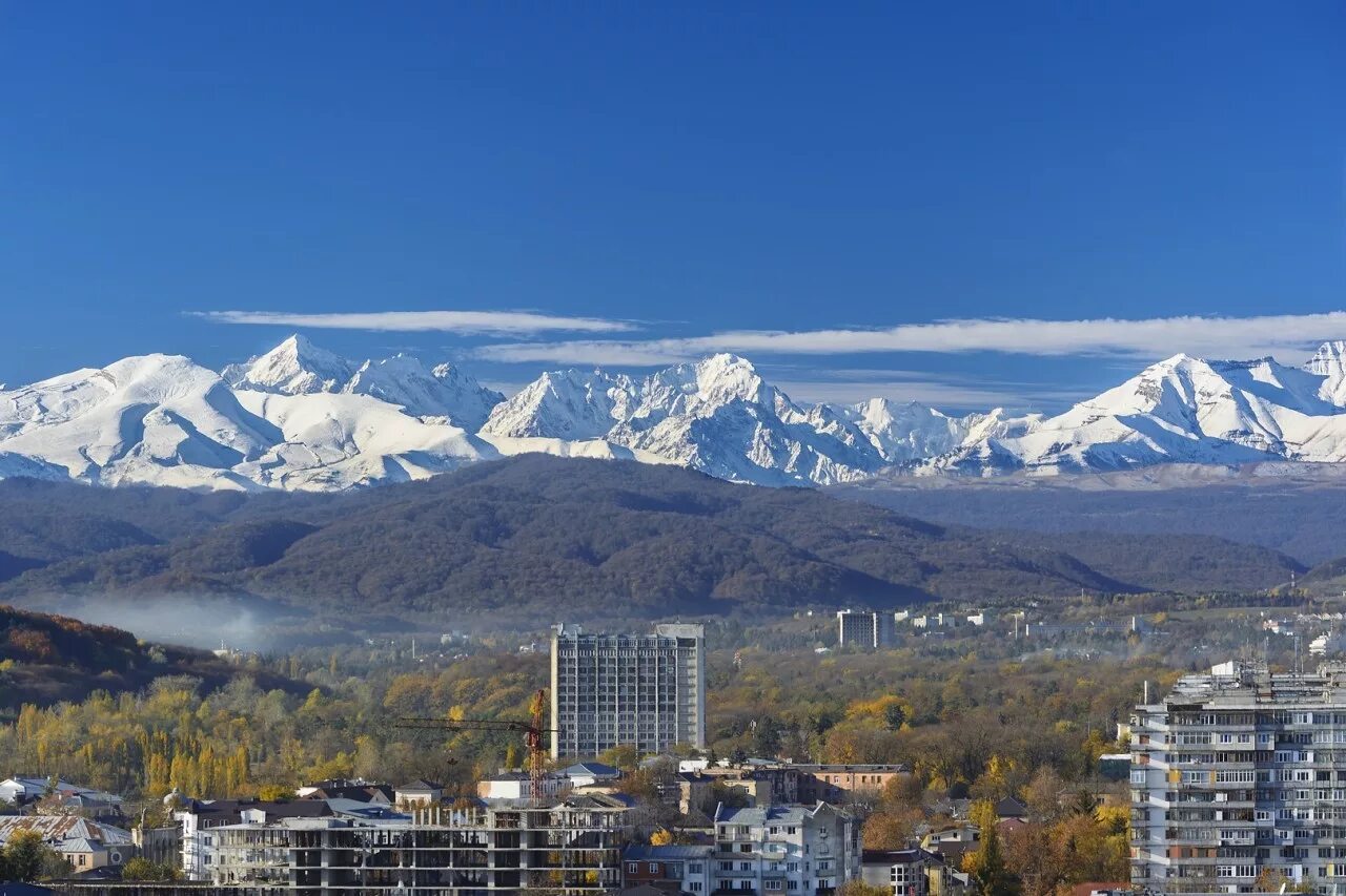 Нальчик на 5 дней. Нальчик фото города. Кабардино-балкария столица нальчик. Мемориальная арка дружбы нальчик. Нальчик центральная площадь.
