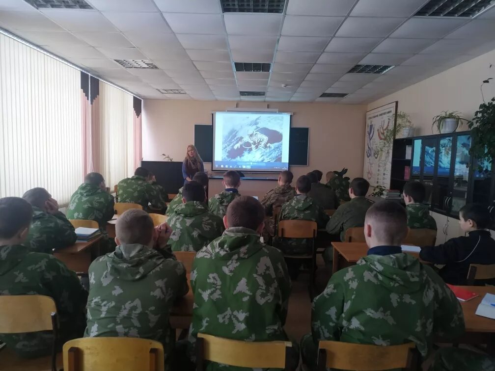 Помещение несовершеннолетних в учреждение закрытого типа. Учебно-воспитательное учреждение закрытого типа. Специальное воспитательное учреждение закрытого типа. Учебно-воспитательные учреждения это. Спец учреждение закрытого типа для несовершеннолетних.