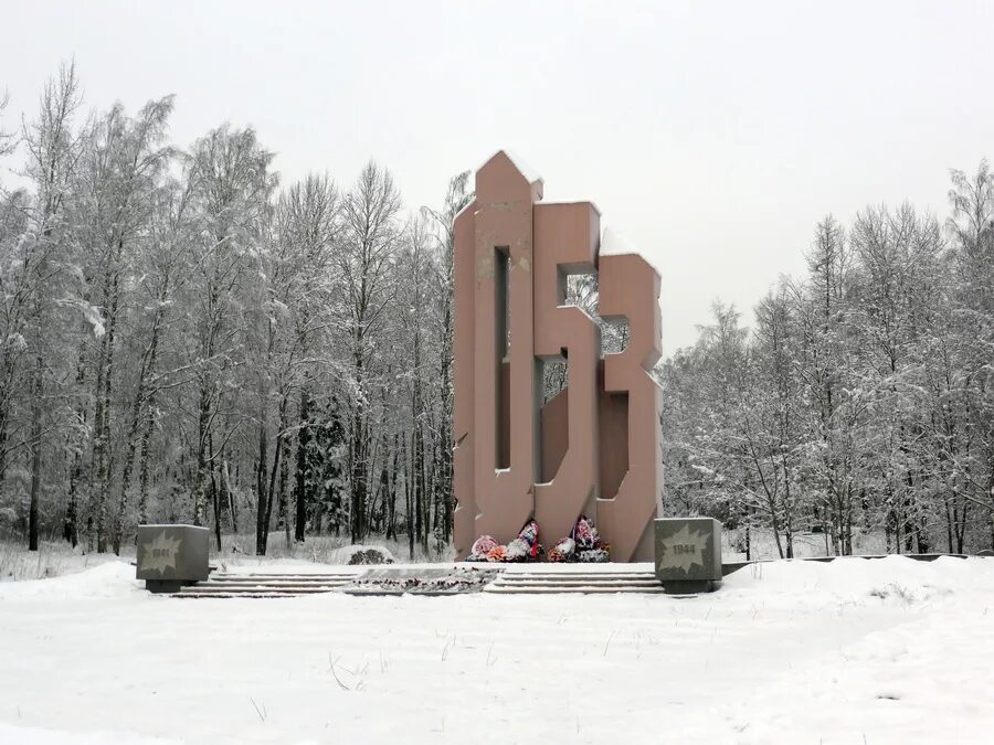 Мемориал «высота 105.3» Гостилицы. Гора колокольня Гостилицы. Мемориал Непокоренная высота 105.3. Непокоренная высота 105.3 памятник. Высота 105 3