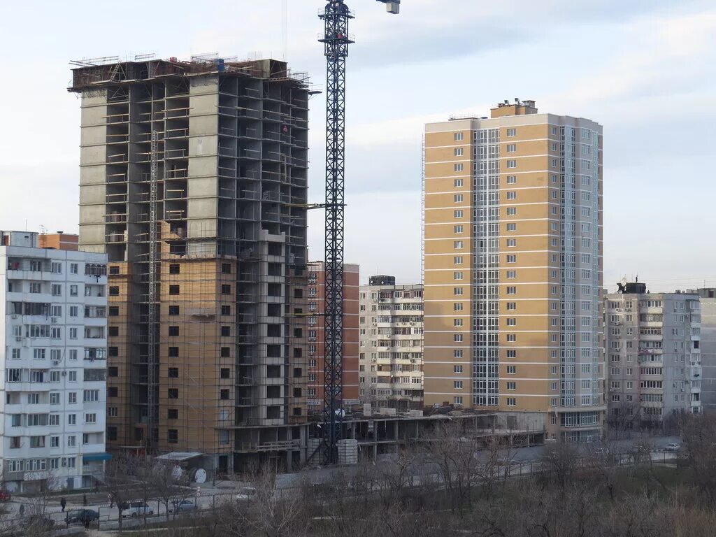 Список зданий 20. Что больше столицы или город. Базовый переулок 54 екатеринбург. Список зданий 20. Жилой дом на котельнической набережной.