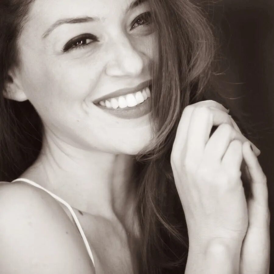 Пинар торе турецкая актриса. Пынар гюлькапан. Ильхан шен девушка пынар гюлькапан. Пынар дениз. Ильхан шен и его девушка пынар гюлькапан.