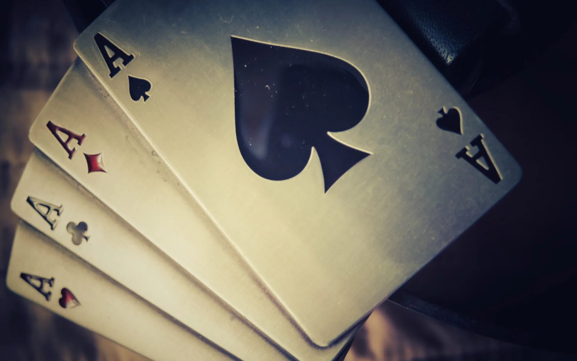 Карты на стол. Крутые игровые карты. Покер на рабочий стол. Обои карта. Покер обои на рабочий стол.