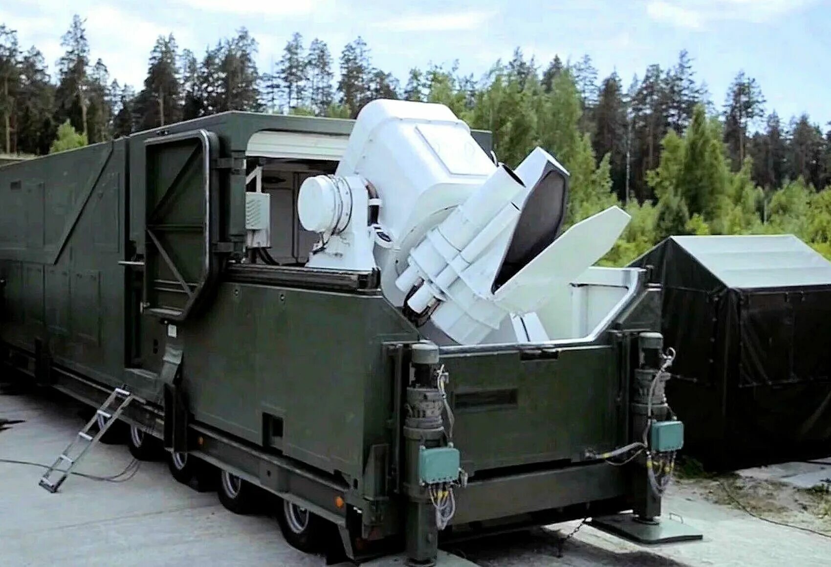 Боевой лазер задира-16. Лазерный комплекс задира. Лазерный комплекс пересвет возможности и характеристики. Комплекс лазерного оружия пересвет. Лазерный комплекс пересвет возможности и характеристики.