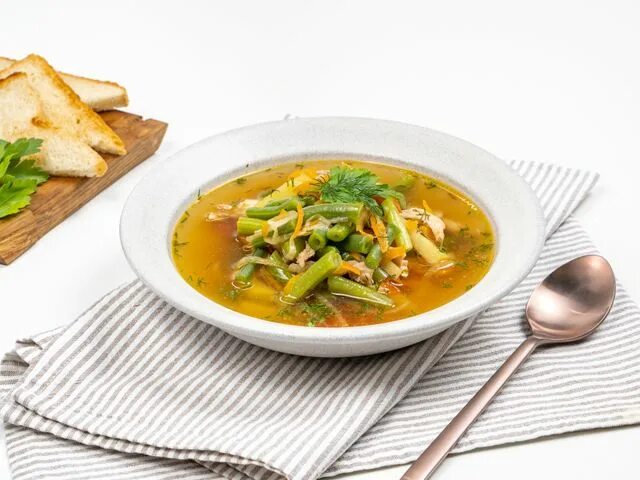 Суп со стручковой фасолью и курицей. Суп со стручковой фасолью и курицей