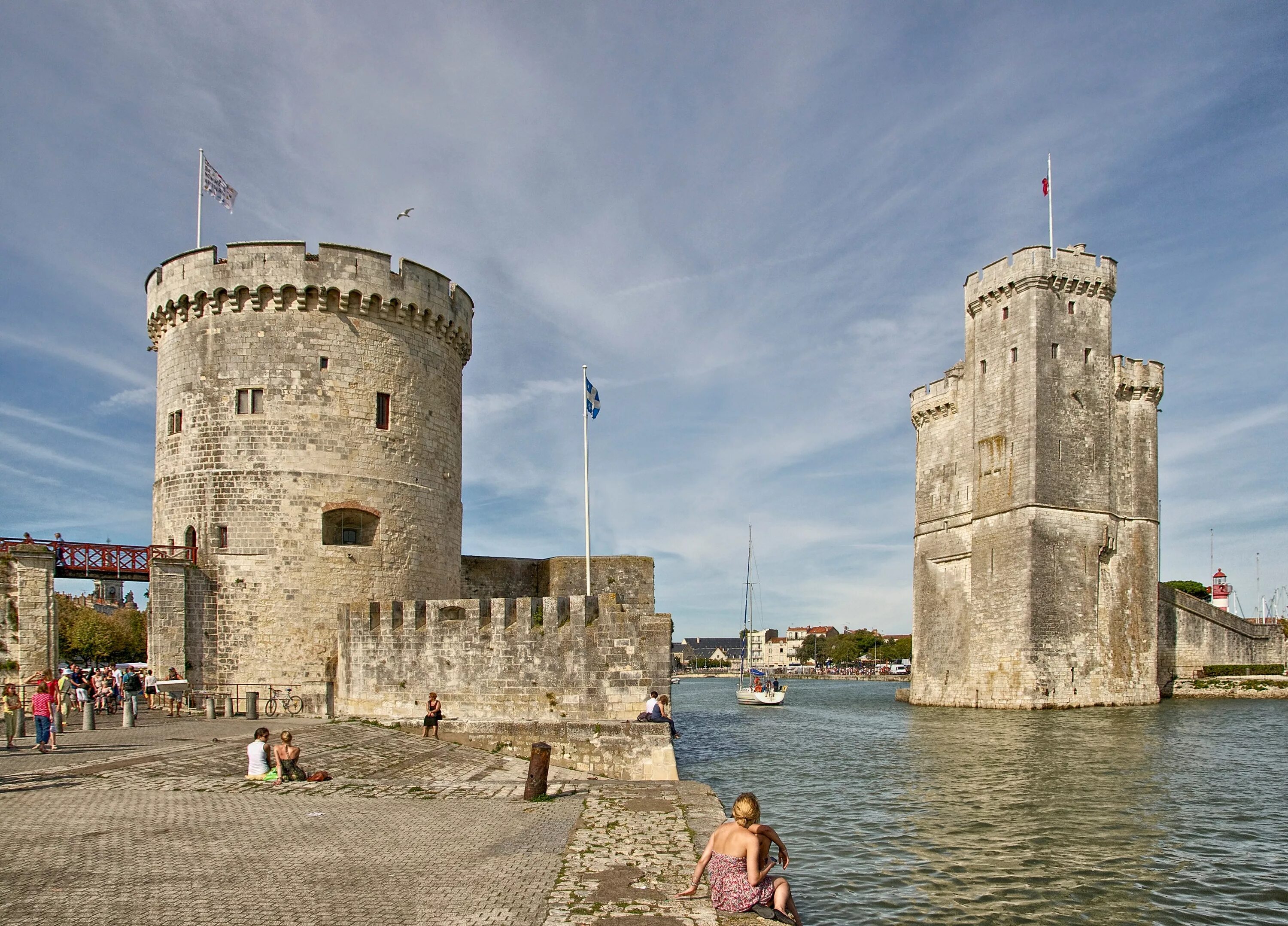 La rochelle. Ля-Рошель Франция. Ля-Рошель Франция крепость. Порт ля Рошель. Ла Рошель город во Франции.