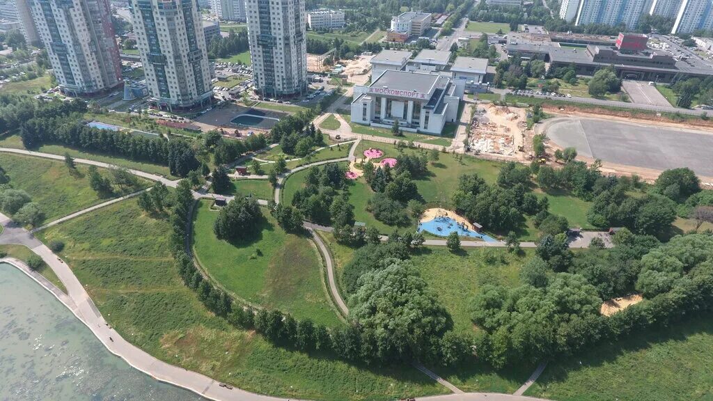 Village парки. Парк Олимпийская деревня 80. Парк олимпийской деревни в Москве. Мичуринский парк Олимпийская деревня. Парк олимпийской деревни в Тропарево-Никулино.