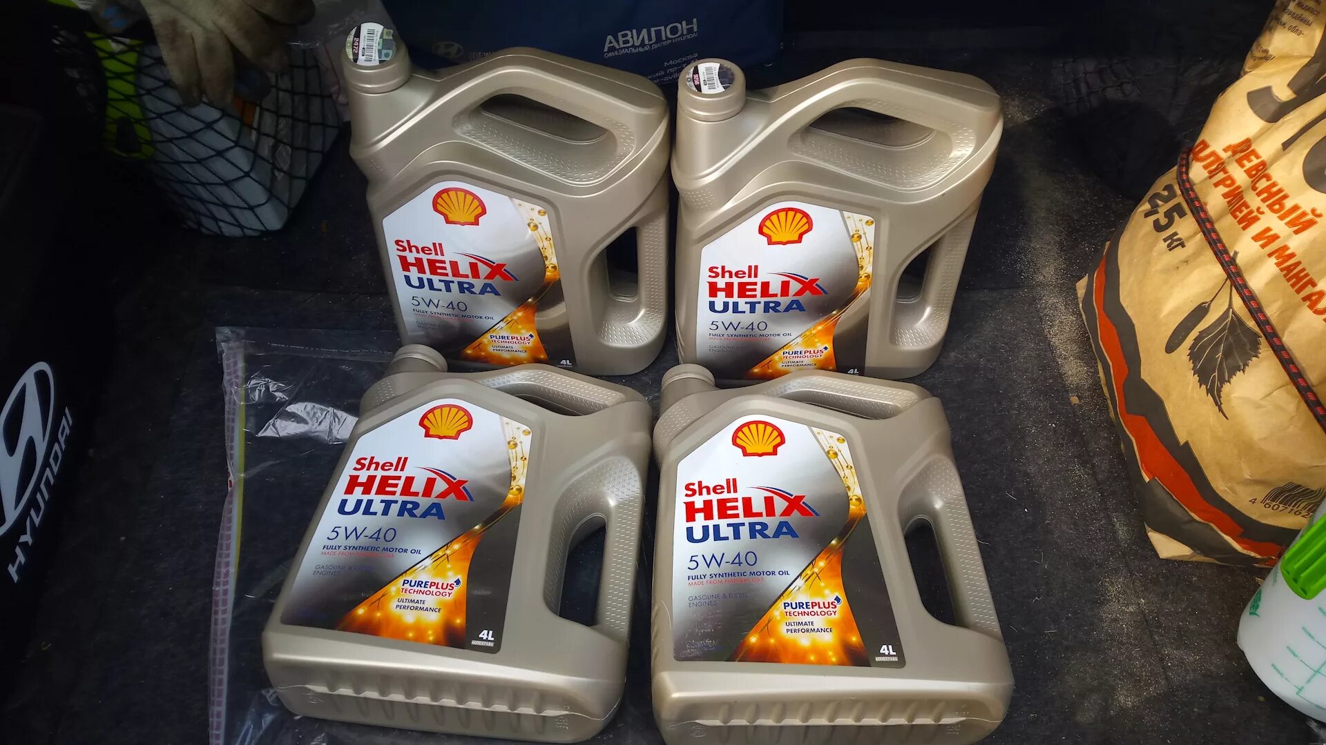 Шелл фен шелл. Shell 5w30 хендай. shell helix ultra 5w40 темная канистра. масло шелл хендай шелл. моторное масло shell на hyundai solaris 5 40.
