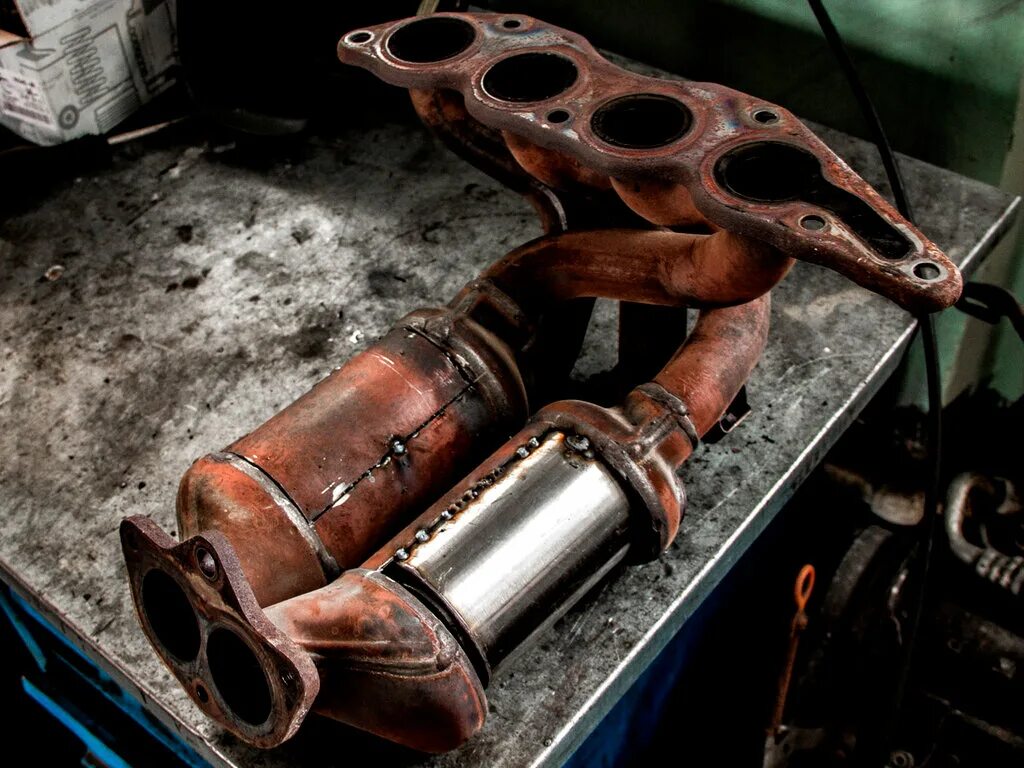 Legacy bl5 номер катализатора. Catalytic converter. Катализатор в разрезе. Срезка катализатора. Вырезать катализатор.