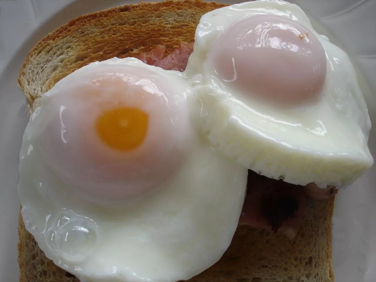 Яйцо пашот приготовление. Яйцо пашот без скорлупы. Яйцо пашот в микроволновке. Что приготовить с яйцами. Как приготовить яйца без скорлупы