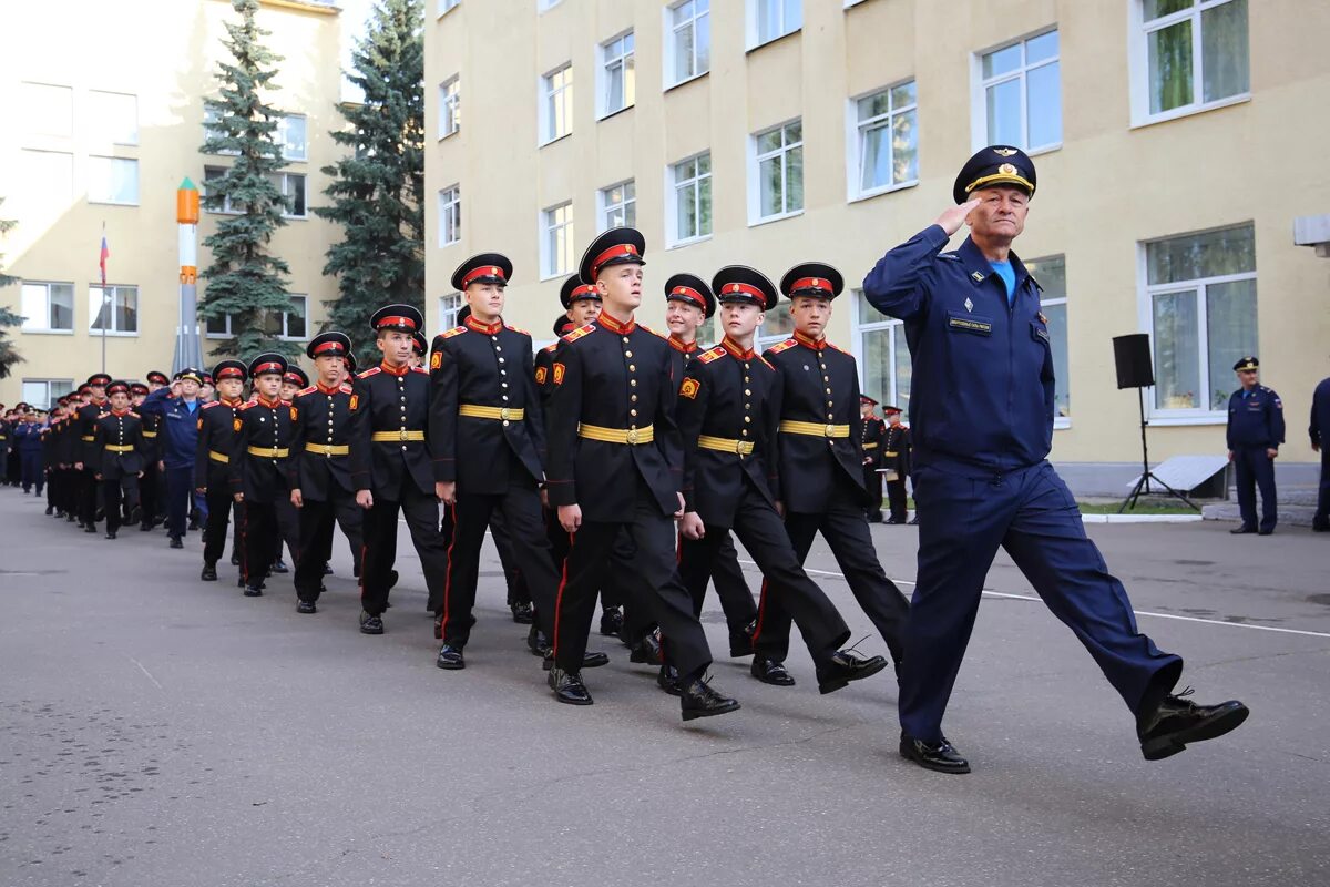 Суворовское военное училище тверь. Тверское суворовское военное училище. Тверское суворовское военное училище. Калининское суворовское военное. Калининское суворовское военное.