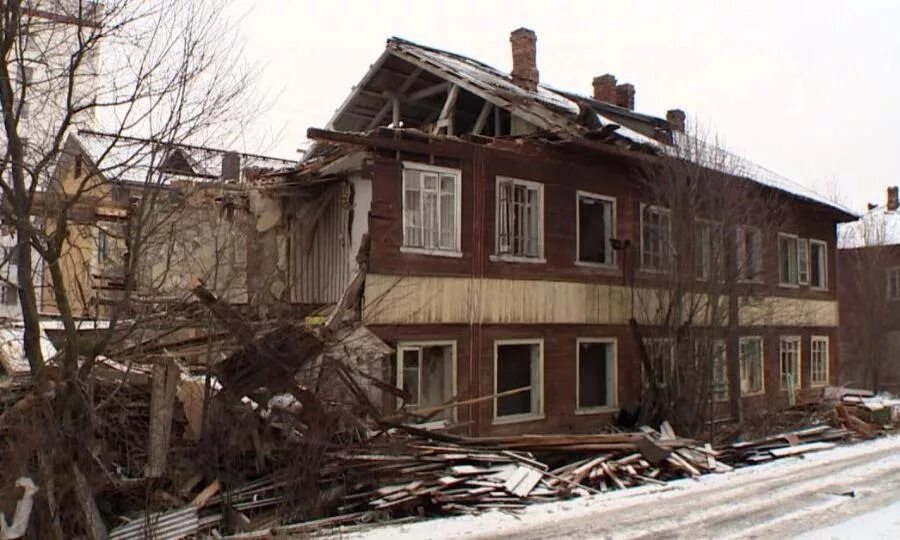архангельск под снос бараки. снос деревянных домов на закемовского архангельск. архангельск деревяшки.