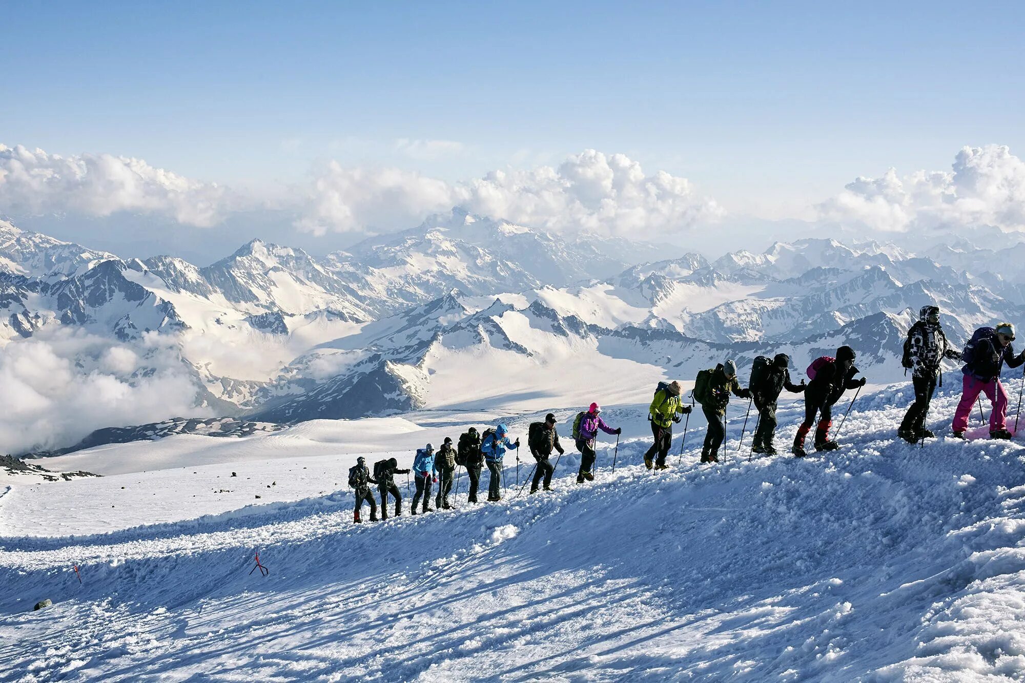 Поход в горы. Горы небо. Слушать музыку природы бесплатно в хорошем качестве. Is next to the mountain. Альпинист счастье.