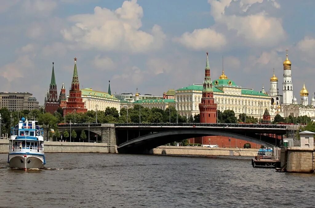 Фото: Кремлёвская набережная. Час пик.. Фотограф YaVerA. Город. Фотосайт Расфоку