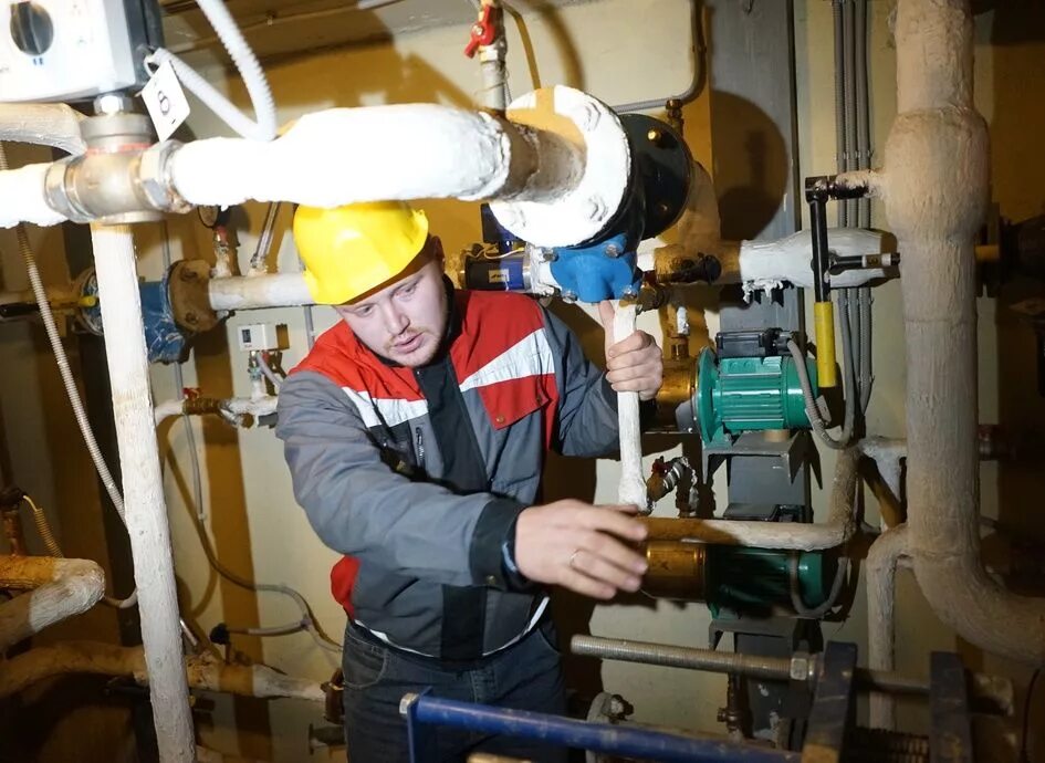 Оператор технологических установок. Оператор теплового пункта кгэу. Оператор тепловых. Оператор котельной. Техническое обслуживание инженерных сетей.