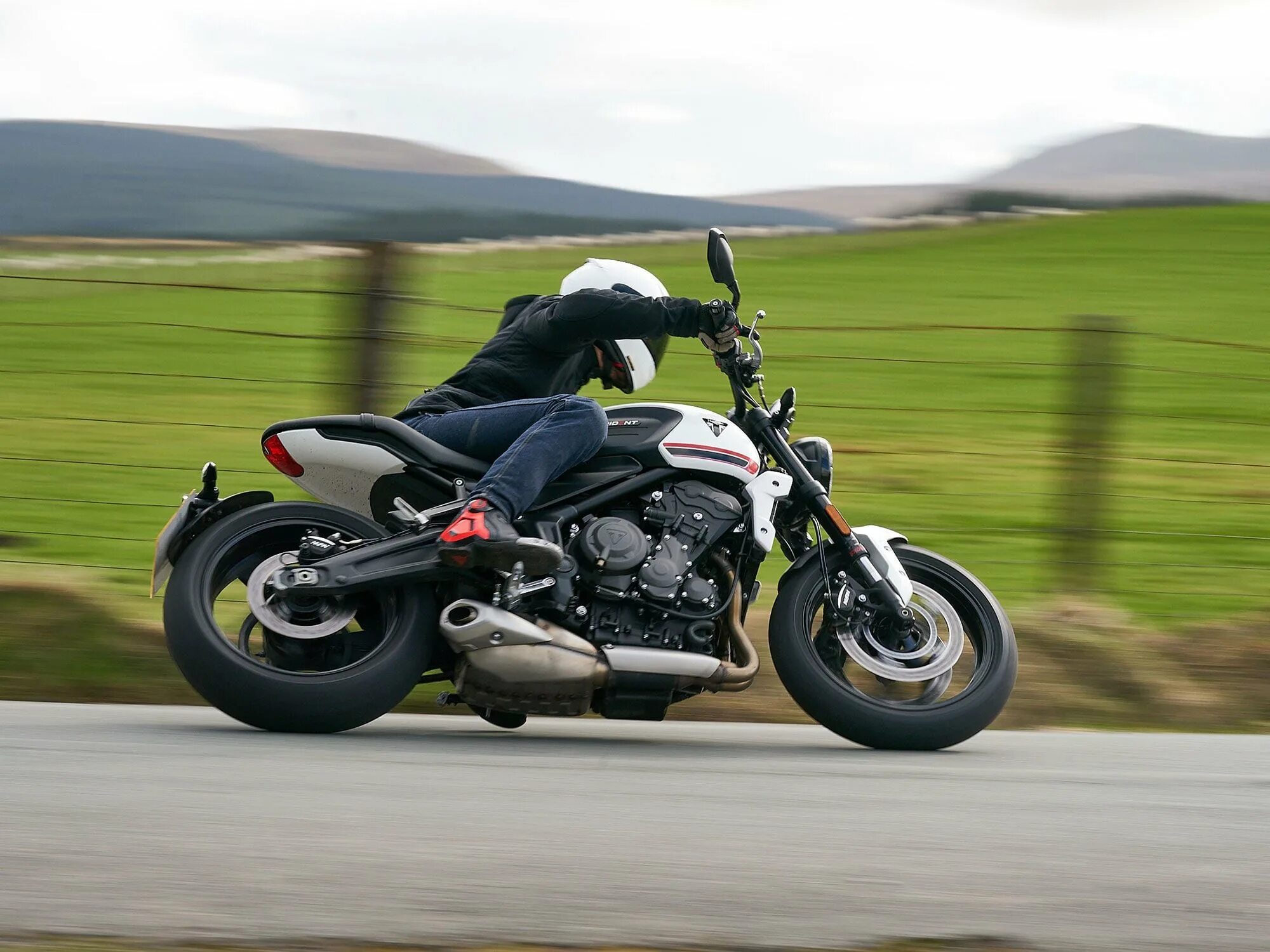 Trident 660 двойкой. Trident 660. Triumph trident 660 2021. Triumph trident 660 2020. Trident 660.