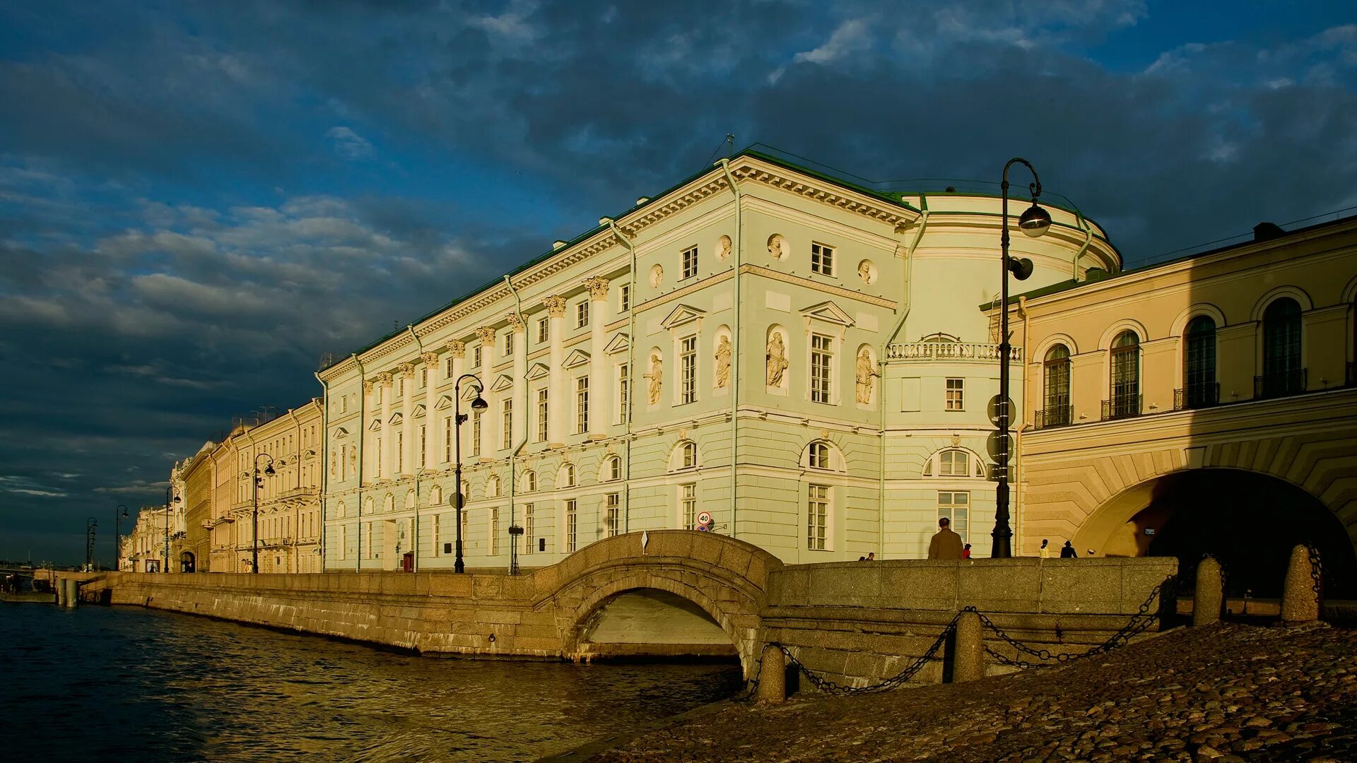 дворцовая набережная в санкт-петербурге. дворцовая набережная 34 санкт петербург. дворцовая набережная 34 санкт петербург. эрмитажный театр джакомо кваренги. большой музей.
