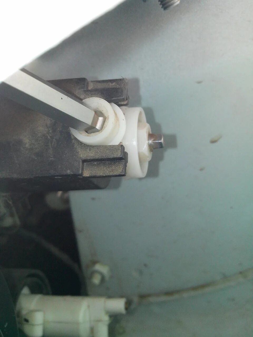 Гидрокорректор лада гранта. Регулировочный винт фар лада гранта. Гидрокорректор гранта. Гидрокорректор фар лада гранта. Гидрокорректор фар ваз 2110.