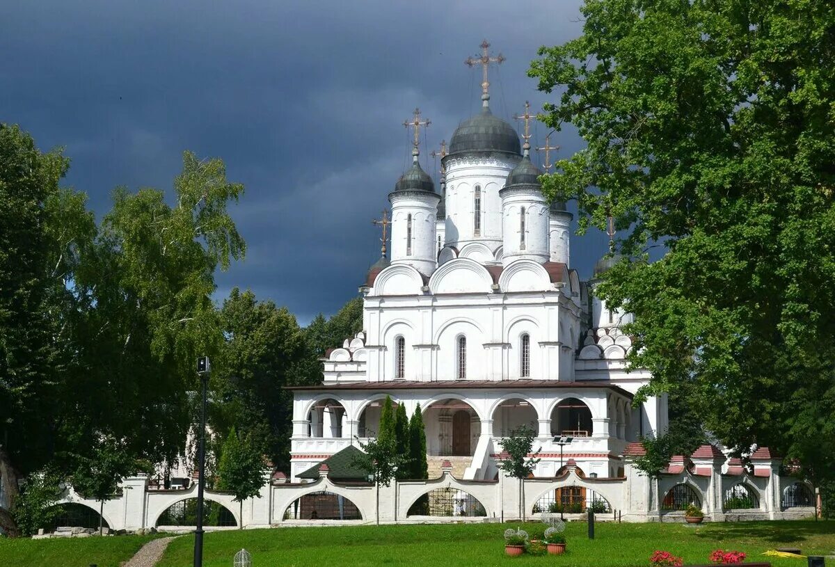 Большие вяземы фото поселка. Усадьба Вяземы. Музей усадьба большие Вяземы. Храм в Голицыно большие Вяземы. Усадьба Пушкина Вяземы.