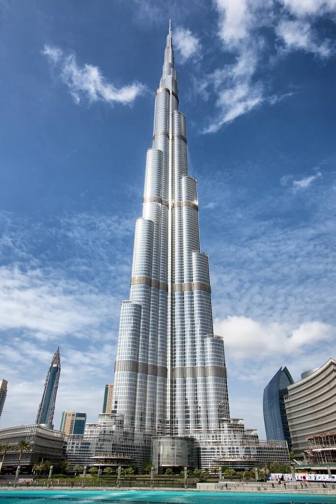 Бурдж халифа постройка. Бурдж Халифа. Башня Бурдж Халифа в Дубае. Здание Бурдж Халифа. Дубай здание Бурдж Халифа.