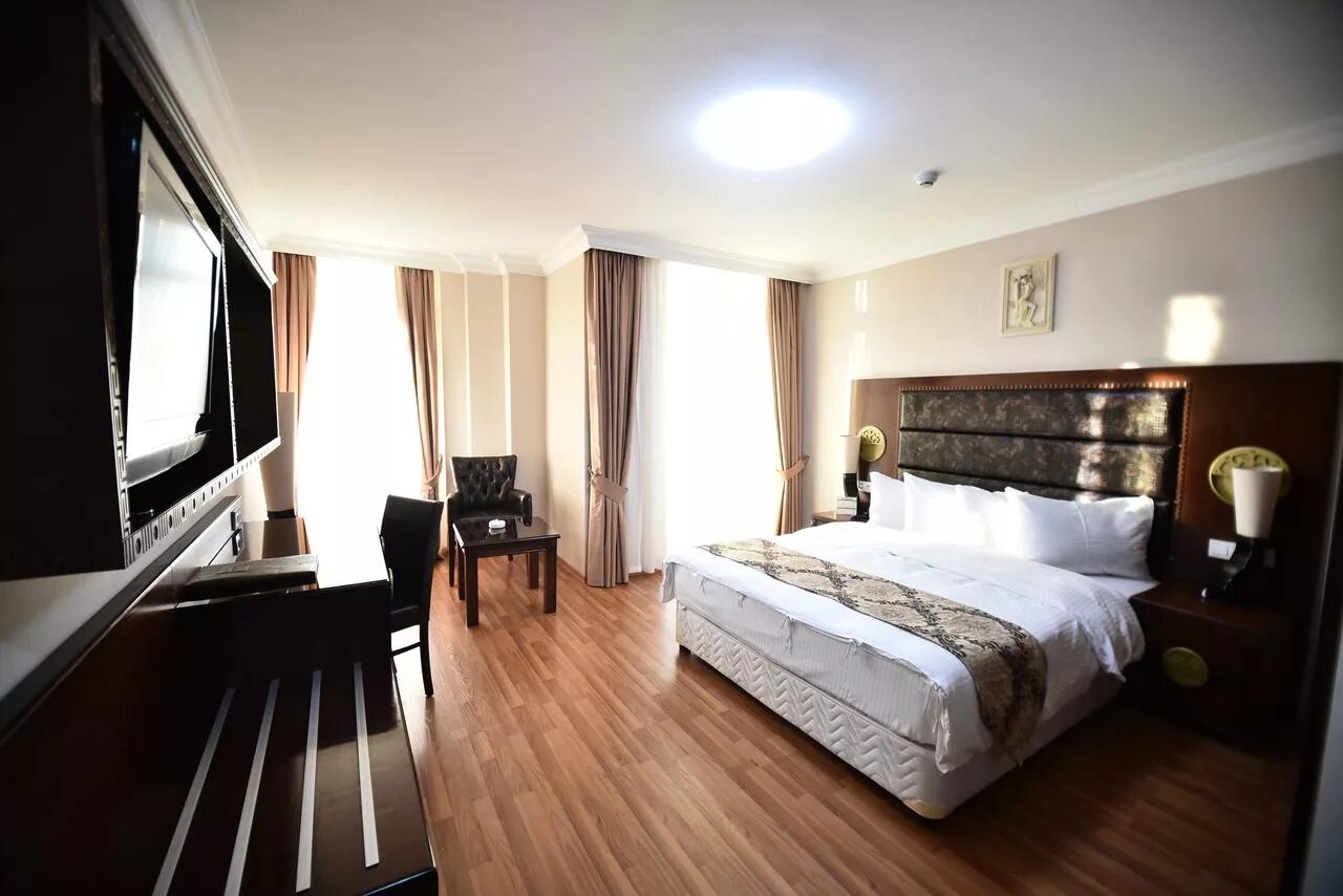 Rumi hotel батуми. Ire palace 4 батуми. Ера палас отель гиузия. Эра палас 4 батуми. Эра палас батуми отель.