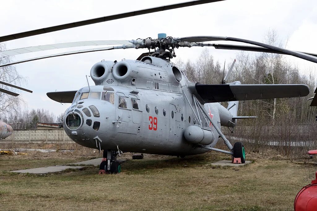 Ми 6 сколько. Кабина бортрадиста ми-6. Ми-6 вертолёт. Вертолет ми-6 на Ямале. Ми 6 вертолет ЮТЭЙР.