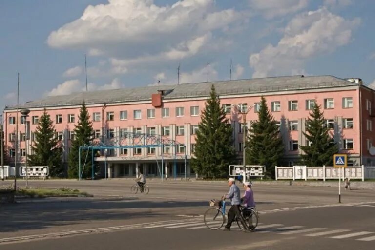 Магазин мечта новозыбков. Новозыбков лайф. Здание офицерского собрания. Новозыбков брянская область. Драматический театр «городской дом культуры» г.