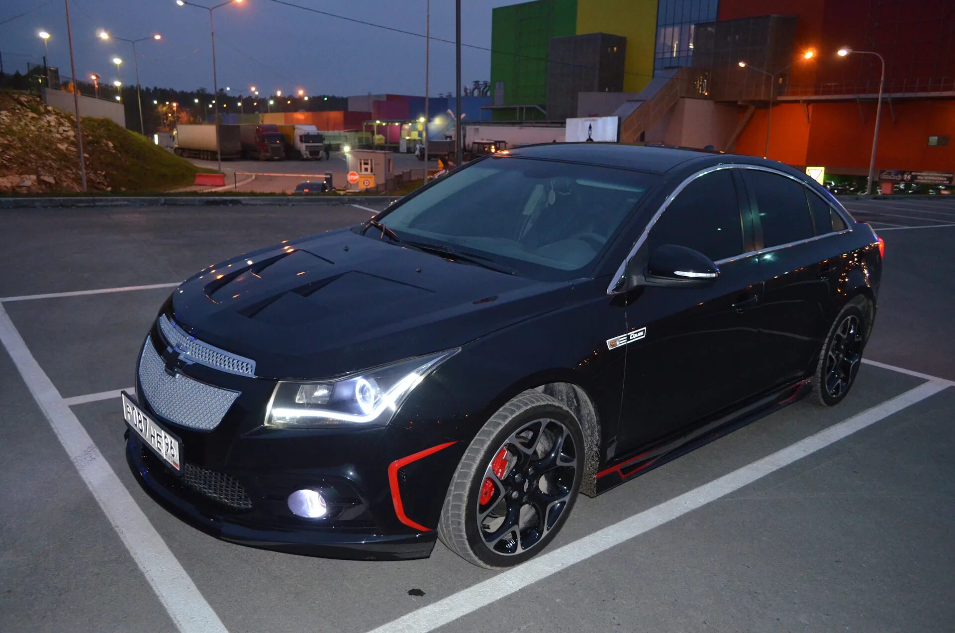 Хром тюнинг. Chevrolet cruze 2014 tuning. chevrolet cruze 2010 black tuning. chevrolet cruze 2012 тюнинговая. шевроле круз 2012 черный обвес.