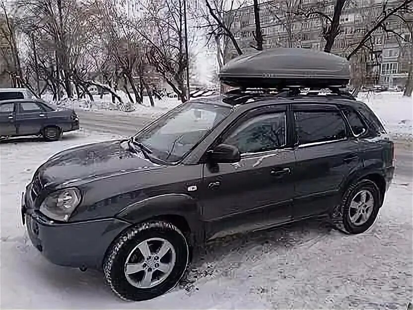 Автобокс на туксон 2008. Крыша без антенны хендай туссан 2008. Hyundai tucson 2022 крыша. Хендай туссан с панорамной крышей. Хундай туксон крыша.