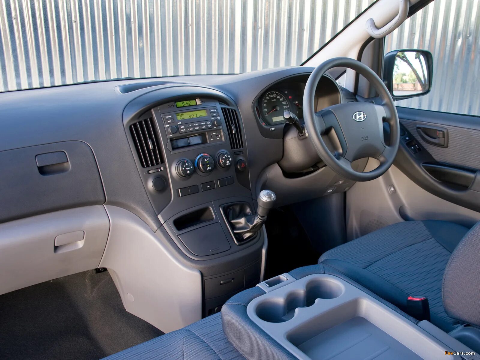 Купить хундай н. Hyundai h1 2012 года. Hyundai h1 a1. Hyundai h-1. Hyundai h1/h200.