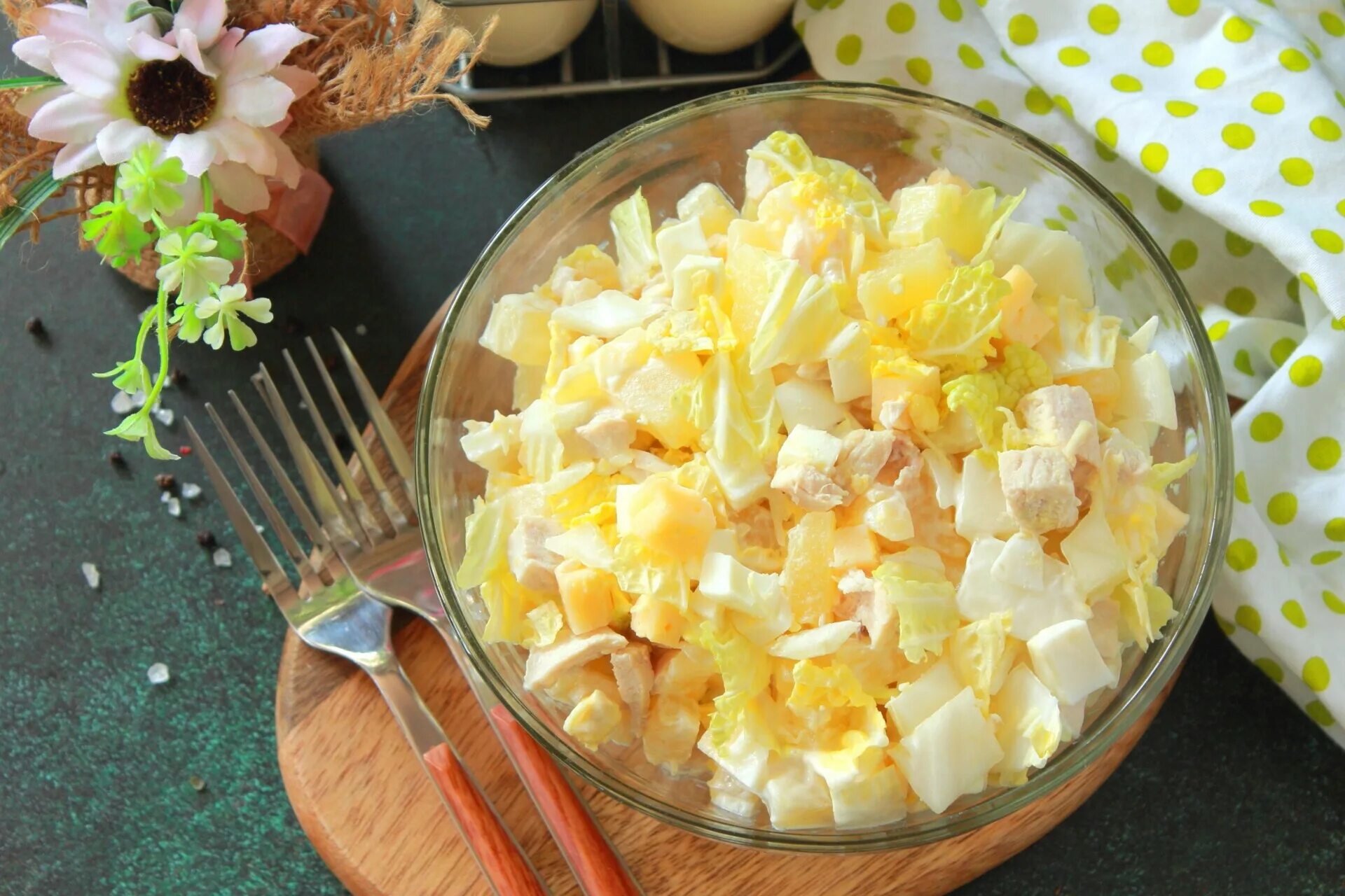Салат из пекинской капусты с курицей и ананасом. Пекинская капуста с ананасом и кукурузой. Салат из пекинской капусты с курицей. Пекинская капуста с ананасом и кукурузой. Пекинская капуста с ананасом и кукурузой.