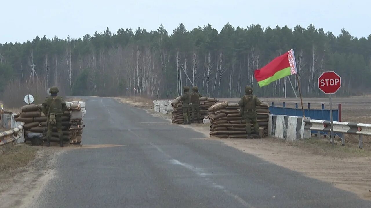 Украинско белорусская граница. Белорусские пограничники на границе с Украиной. Беларусь границы. Беларусь войска на границе. Группировка на границе с белоруссией