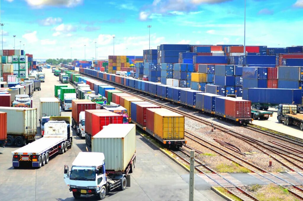 Терминально складские комплексы на железнодорожном транспорте. Контейнерный терминал селятино. Ворсино контейнерный терминал. Контейнерный поезд. Контейнерные перевозки.