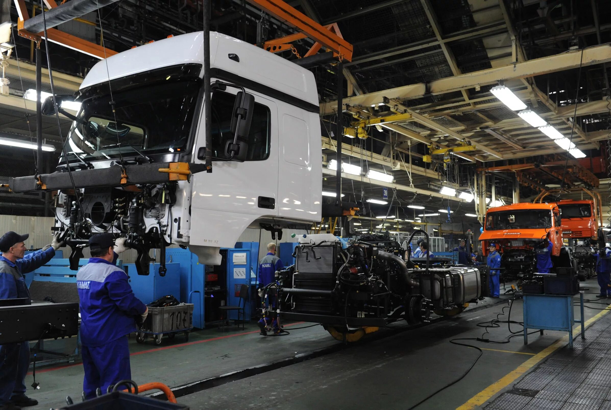 Новый камаз 2023. Завод камаз в набережных челнах. Камский автомобильный завод набережные челны. Набережные челны завод камаз. Даймлер камаз набережные челны.