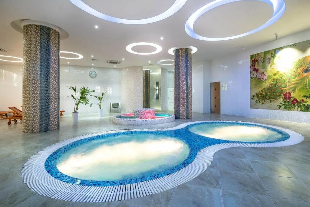 Отели краснодар с бассейном и спа. АВАКС спа отель Краснодар. Avax Spa Краснодар отель Grand. Avax Fit Spa Краснодар. АВАКС Краснодар бассейн.