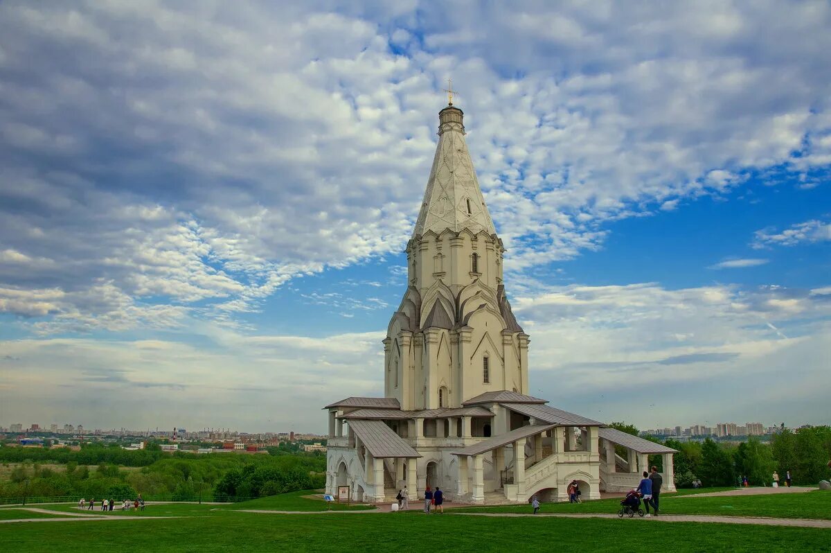 Статую нашли в коломенском. Церковь Вознесения в Коломенском. Церковь Вознесения в Коломенском 1532. Храм Вознесения в селе Коломенском. Церковь вознесеня в кооменско.