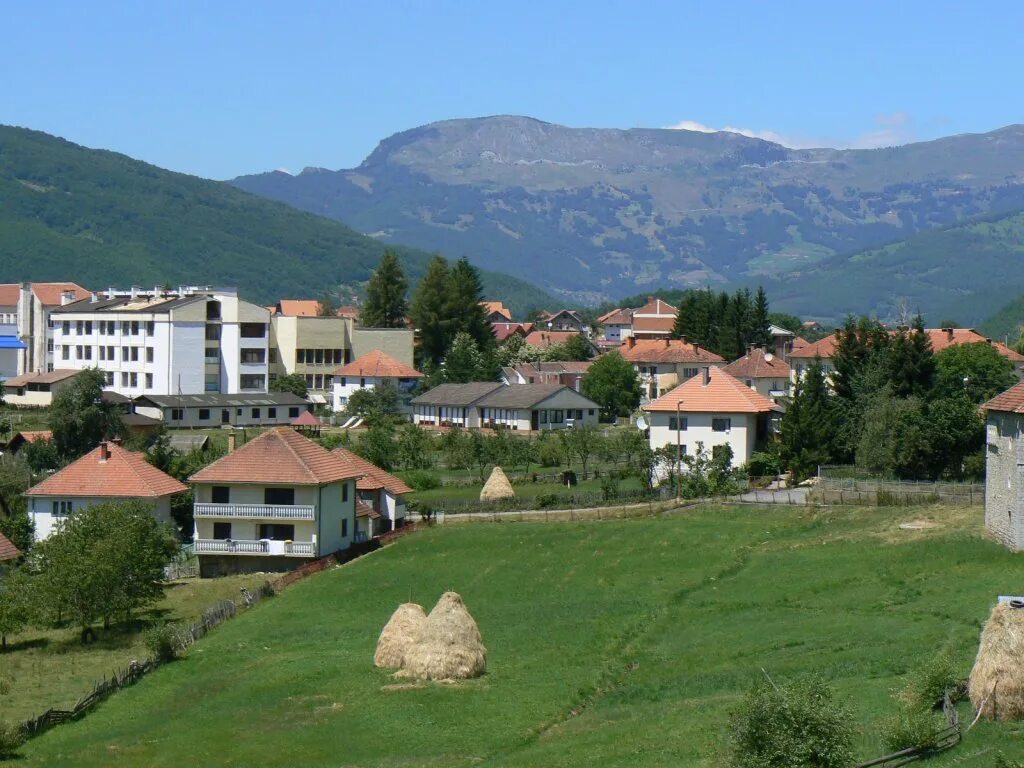 Hell village. Плав город в Черногории. Озеро плав Черногория. Плевля. Недвижимость плав Черногория.